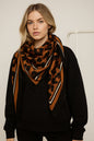 Quadratschal mit Leoprint