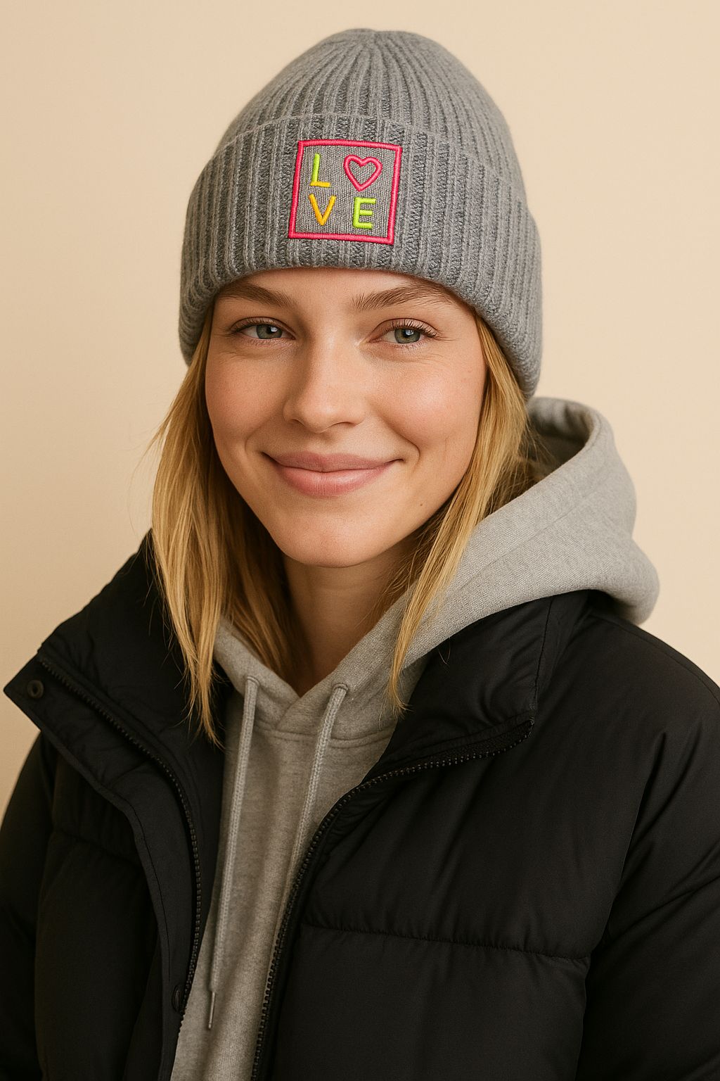 Rippenstrick Mütze LOVE mit Neon Patch